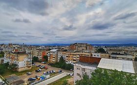 Delux Suite - Apartament 100 de m2 cu 3 camere și parcare gratuită, lângă Arena Mall in Centrul Bacău